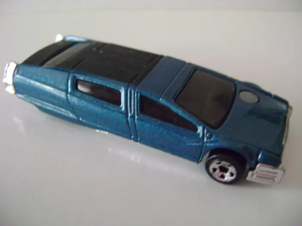 Syd Mead's Sentinel 400 Limo