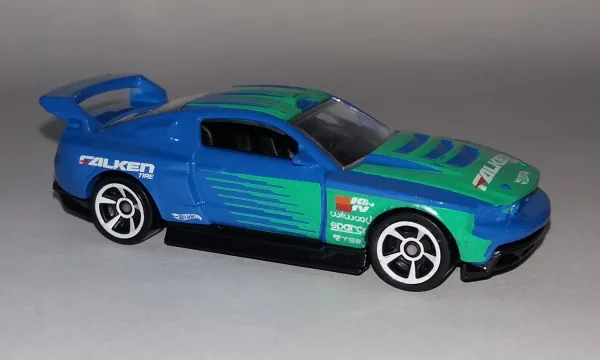 Custom '12 Ford Mustang