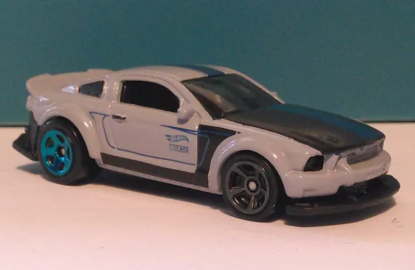 2005 Ford Mustang | (2nd Color)
