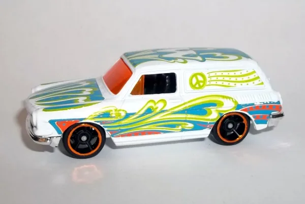 Custom '69 Volkswagen Squareback | (2nd Color)